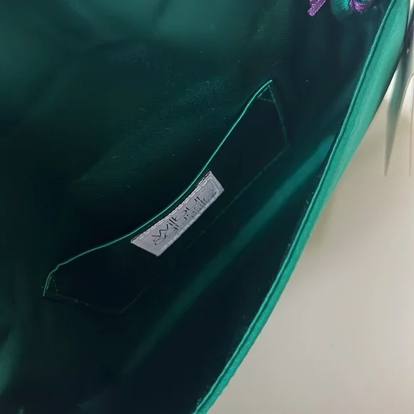 Clutch • Wilbur & Gussie from London • Green Satin w/ beautiful brooch • - Picture 6 of 9
